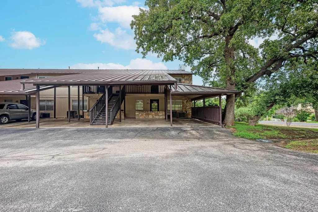 1202 Hi Stirrup #401 Horseshoe Bay TX 78657