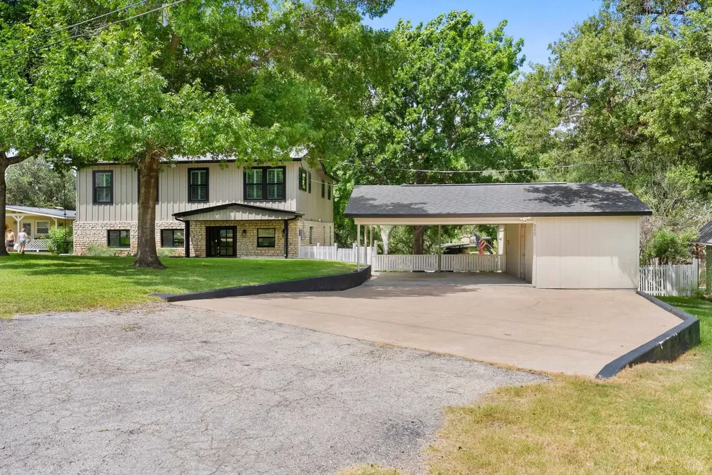 312 Mountain View Sunrise Beach TX 78643