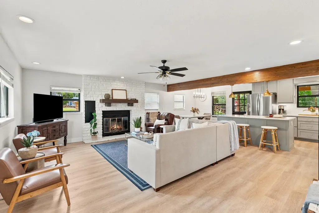 312 Mountain View Sunrise Beach TX 78643