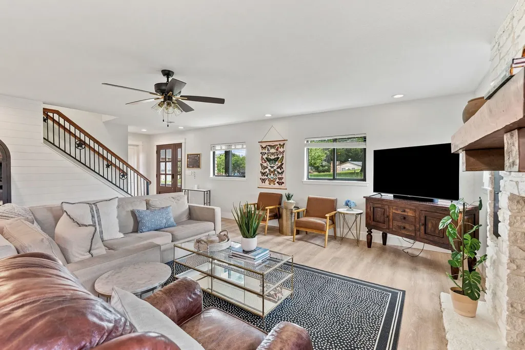 312 Mountain View Sunrise Beach TX 78643