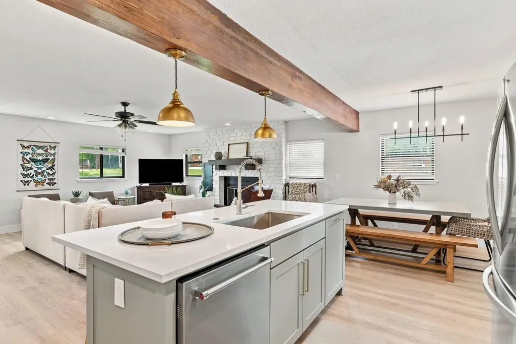 312 Mountain View Sunrise Beach TX 78643