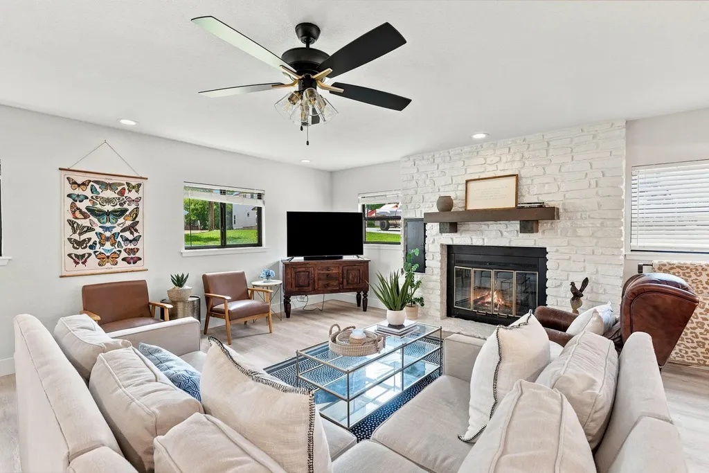 312 Mountain View Sunrise Beach TX 78643