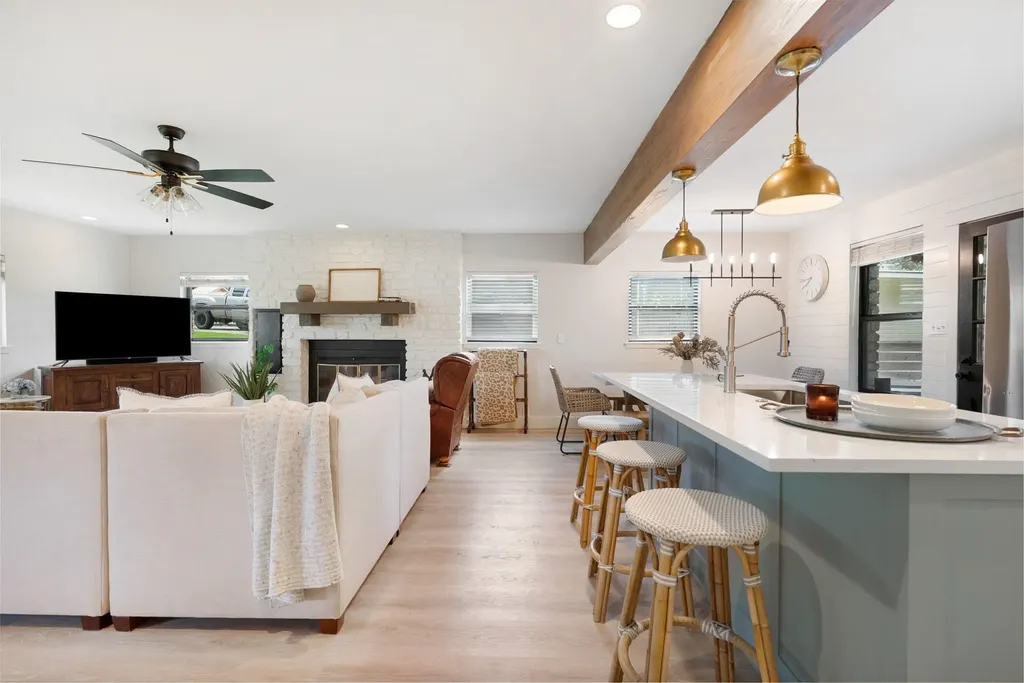 312 Mountain View Sunrise Beach TX 78643