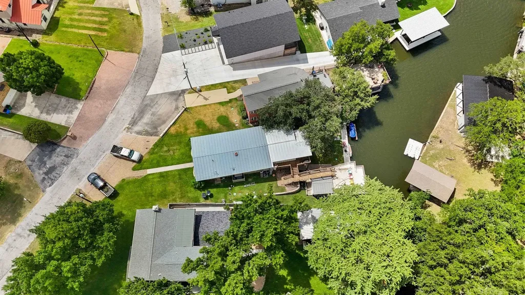 312 Mountain View Sunrise Beach TX 78643