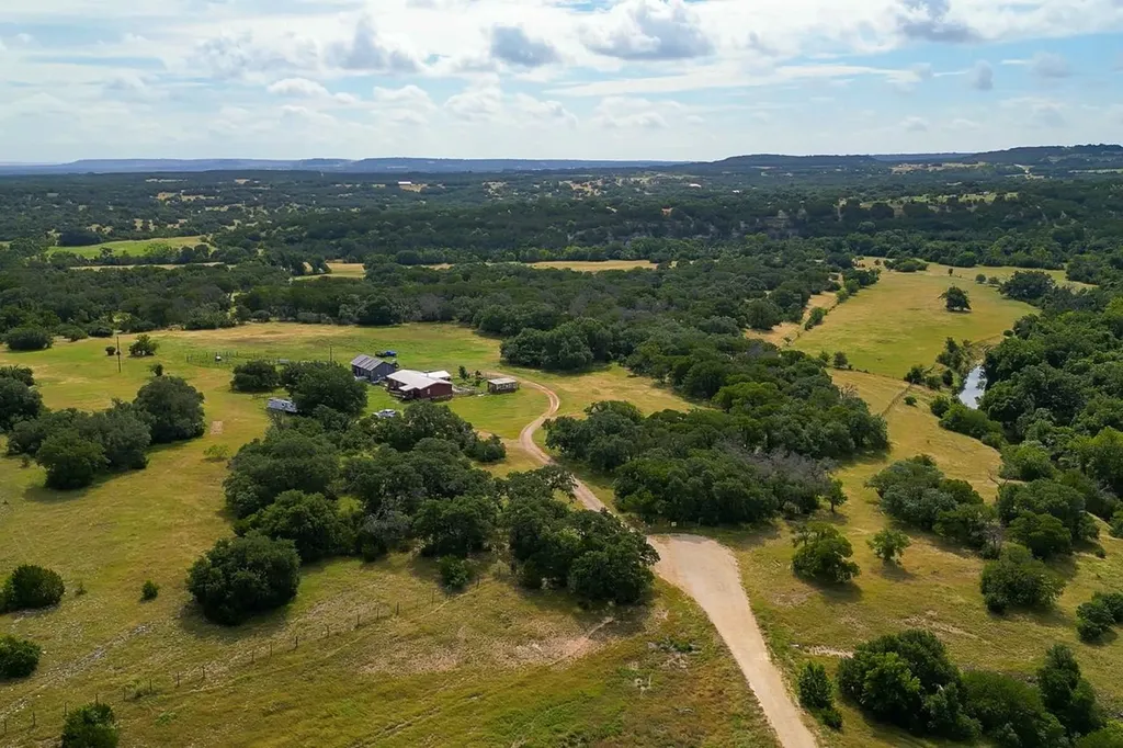 1315 Crossfire Trail Florence TX 76542