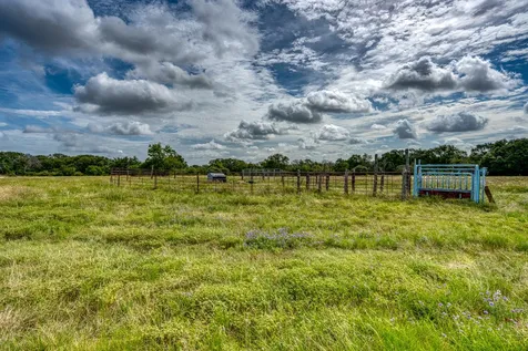1315 Crossfire Trail Florence TX 76542