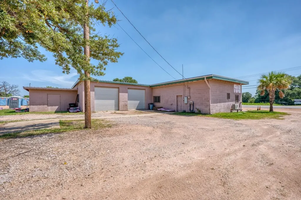 2810 W Ranch Road 1431 Kingsland TX 78639