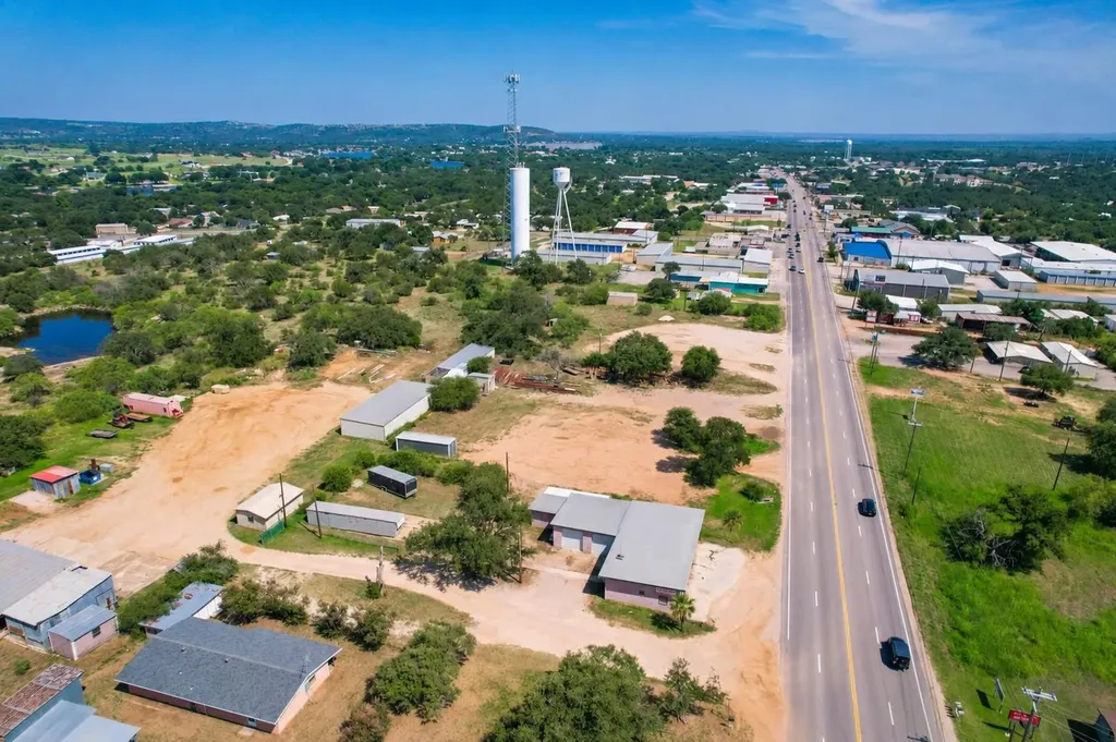 2810 W Ranch Road 1431 Kingsland TX 78639