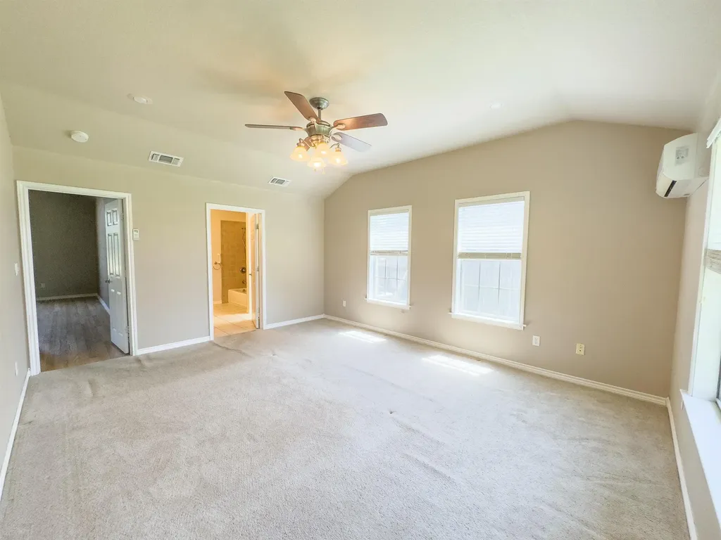 1202 E Wallace Street Llano TX 78643