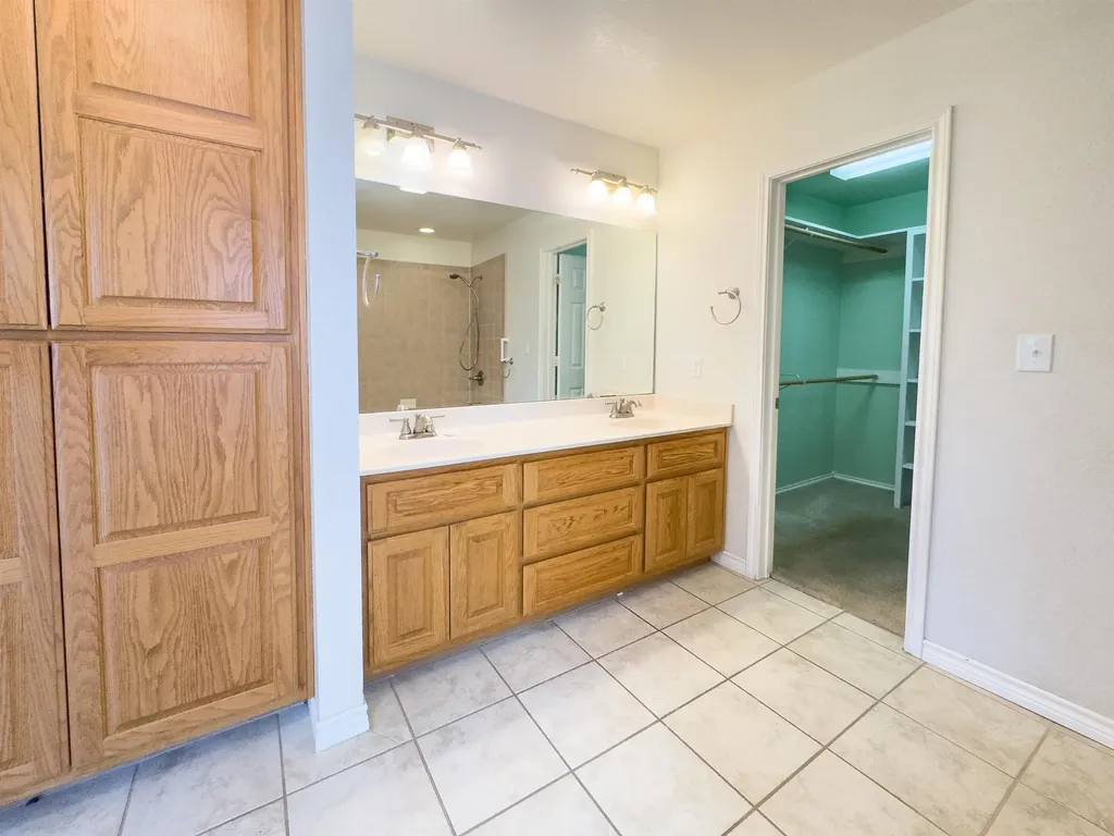 1202 E Wallace Street Llano TX 78643