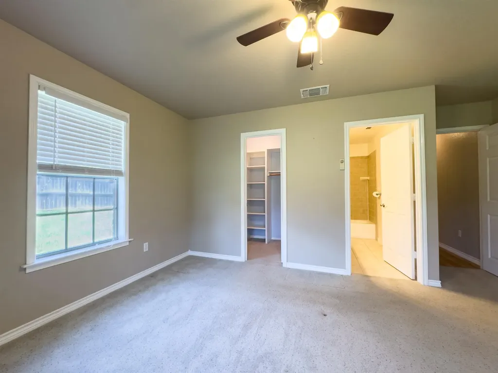 1202 E Wallace Street Llano TX 78643