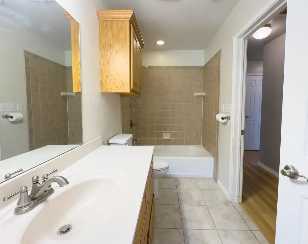 1202 E Wallace Street Llano TX 78643