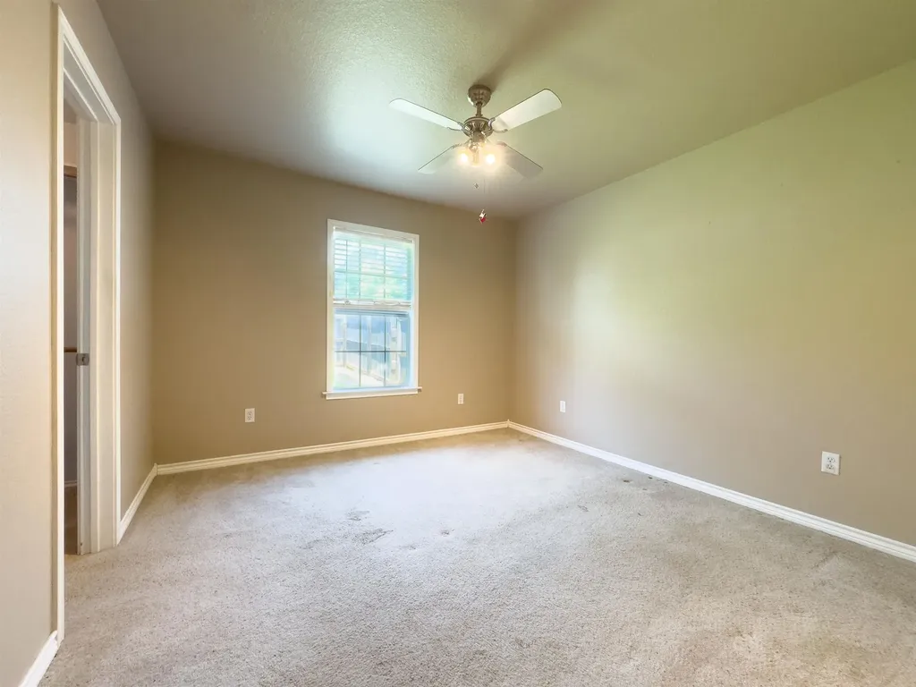 1202 E Wallace Street Llano TX 78643