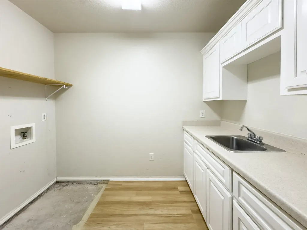 1202 E Wallace Street Llano TX 78643