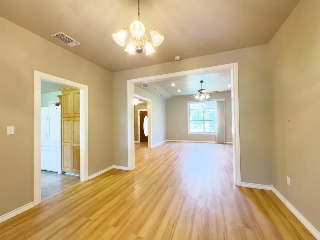 1202 E Wallace Street Llano TX 78643