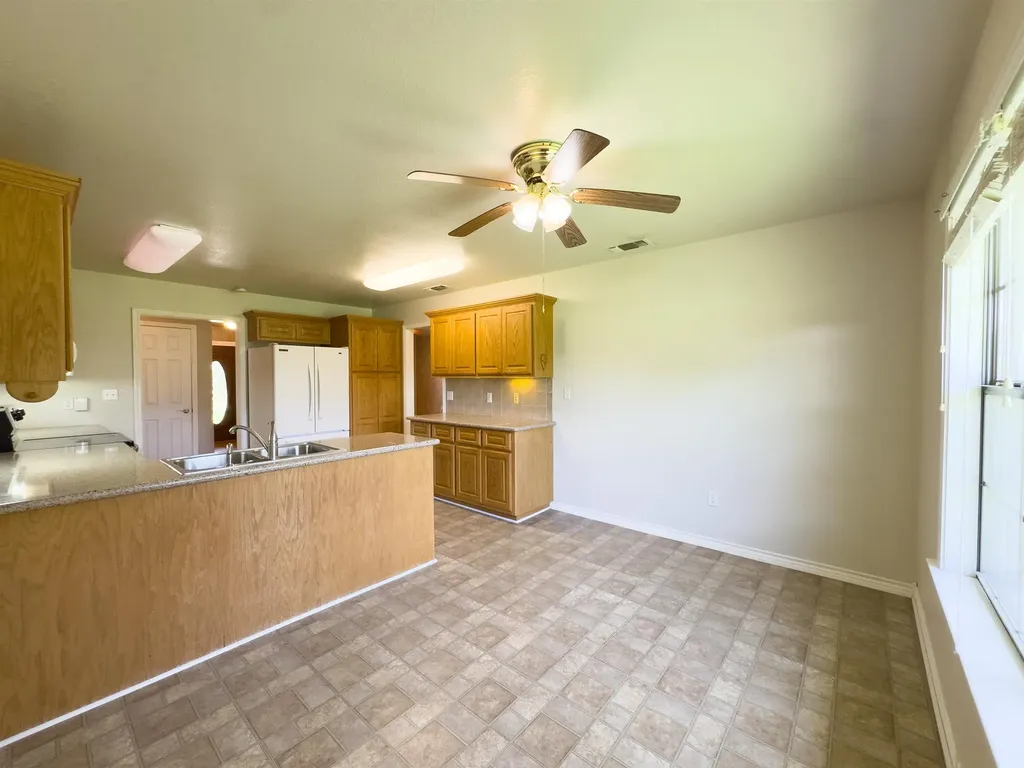 1202 E Wallace Street Llano TX 78643