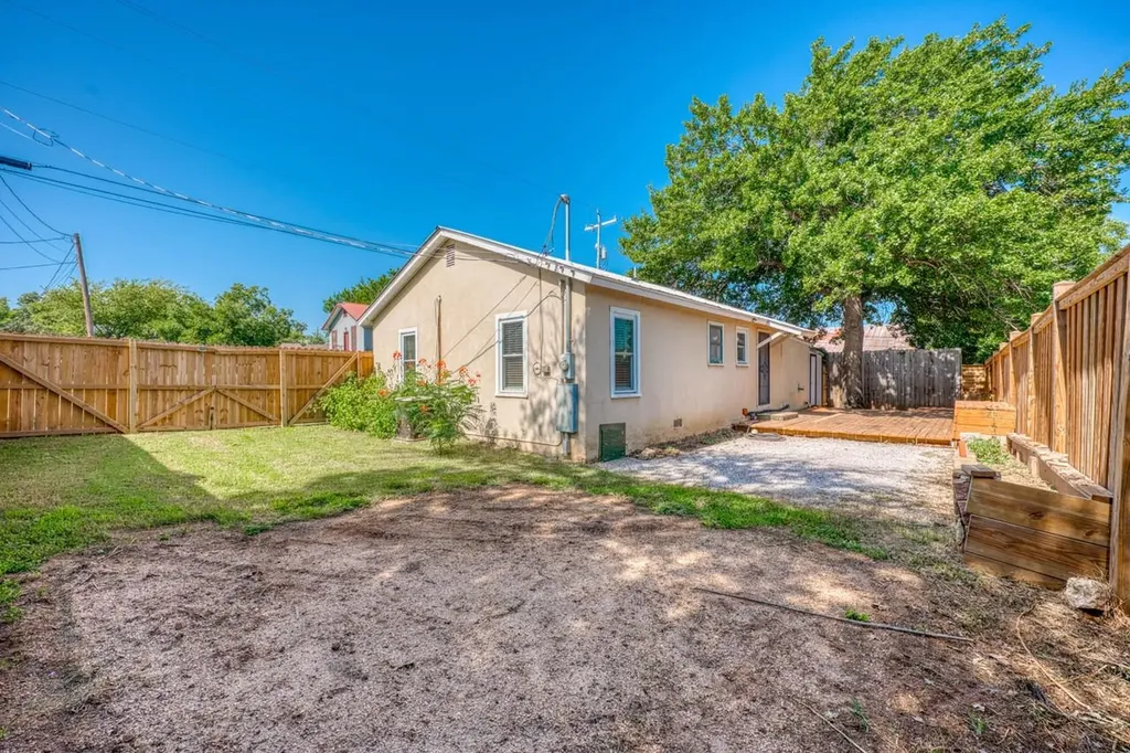 103 E Lampasas Street Llano TX 78643