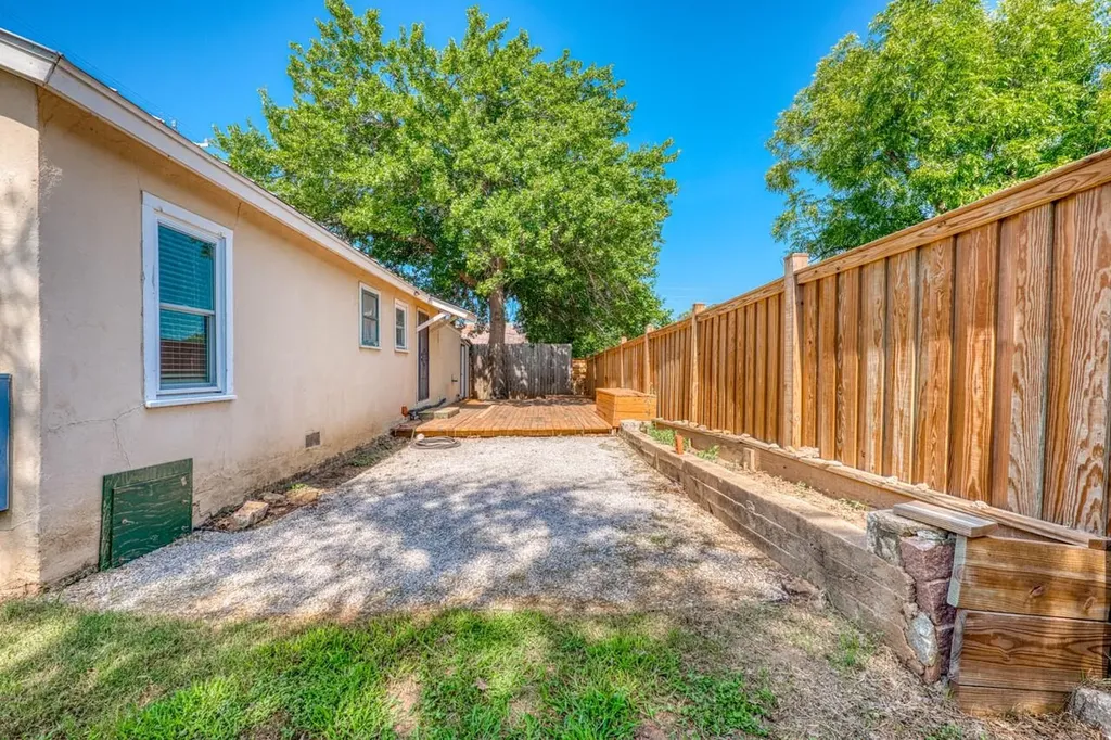 103 E Lampasas Street Llano TX 78643
