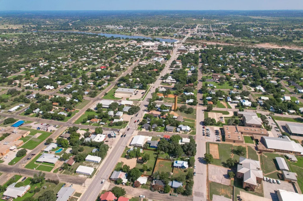 103 E Lampasas Street Llano TX 78643