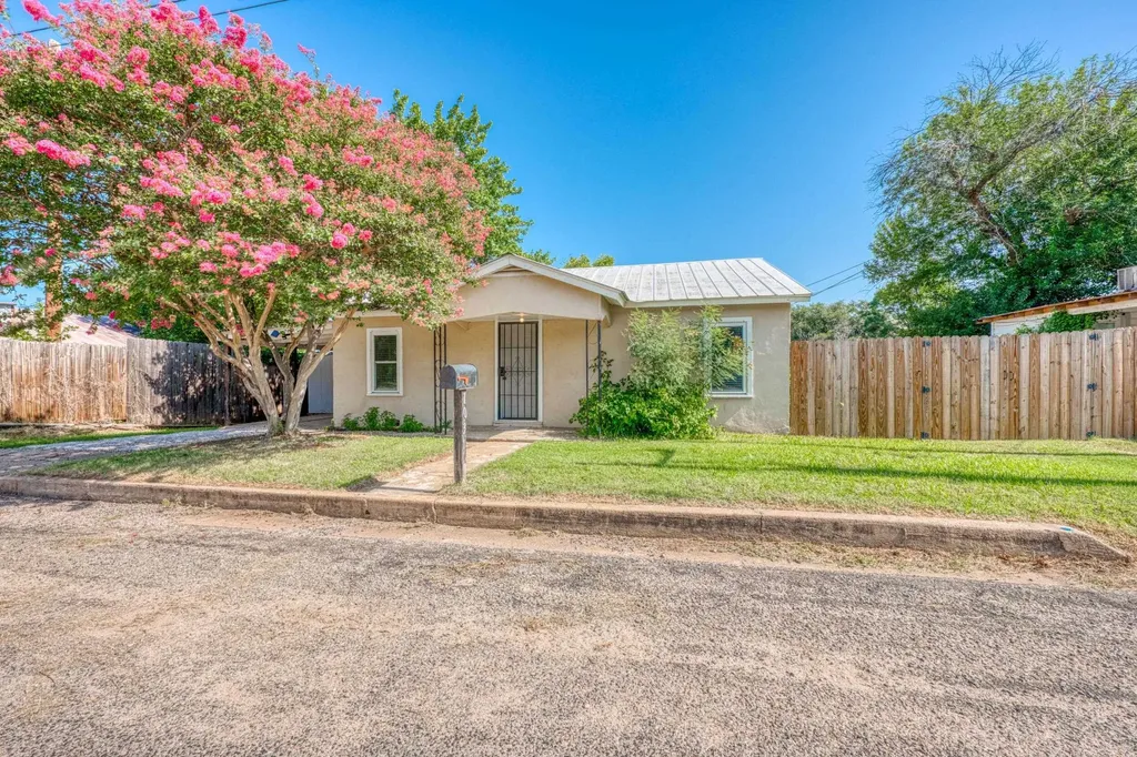 103 E Lampasas Street Llano TX 78643