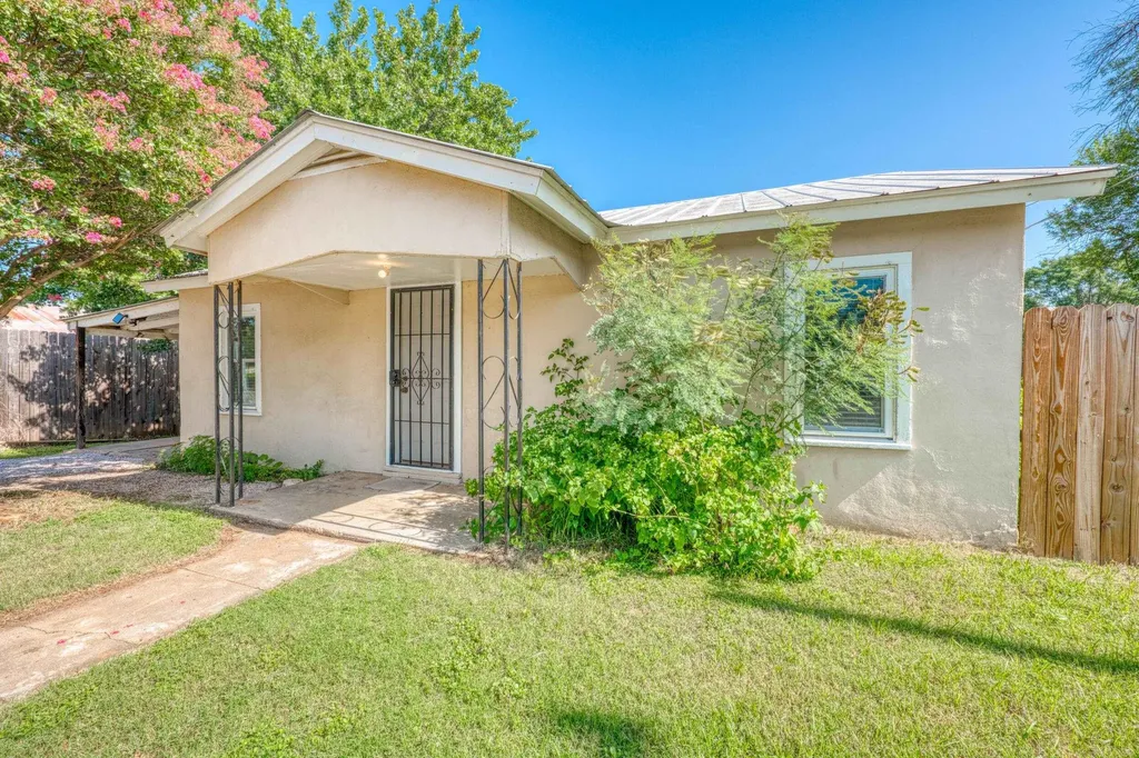 103 E Lampasas Street Llano TX 78643
