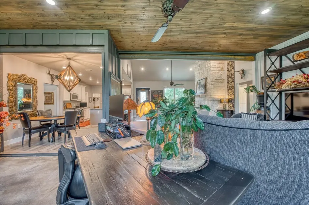 108 Lakecliff Drive Kingsland TX 78639