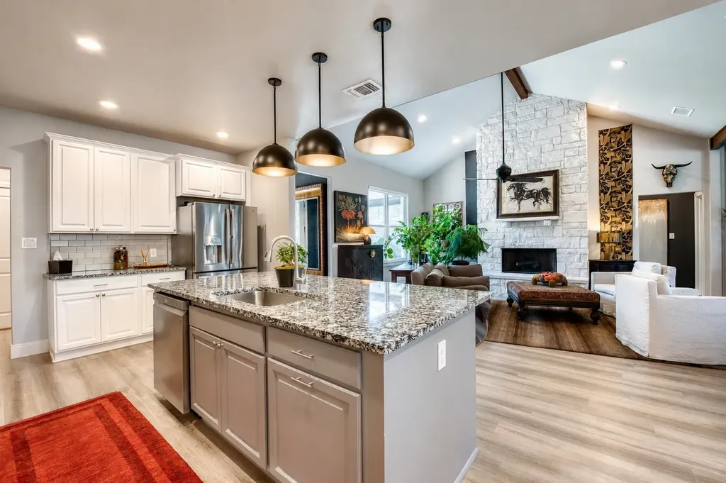 108 Lakecliff Drive Kingsland TX 78639