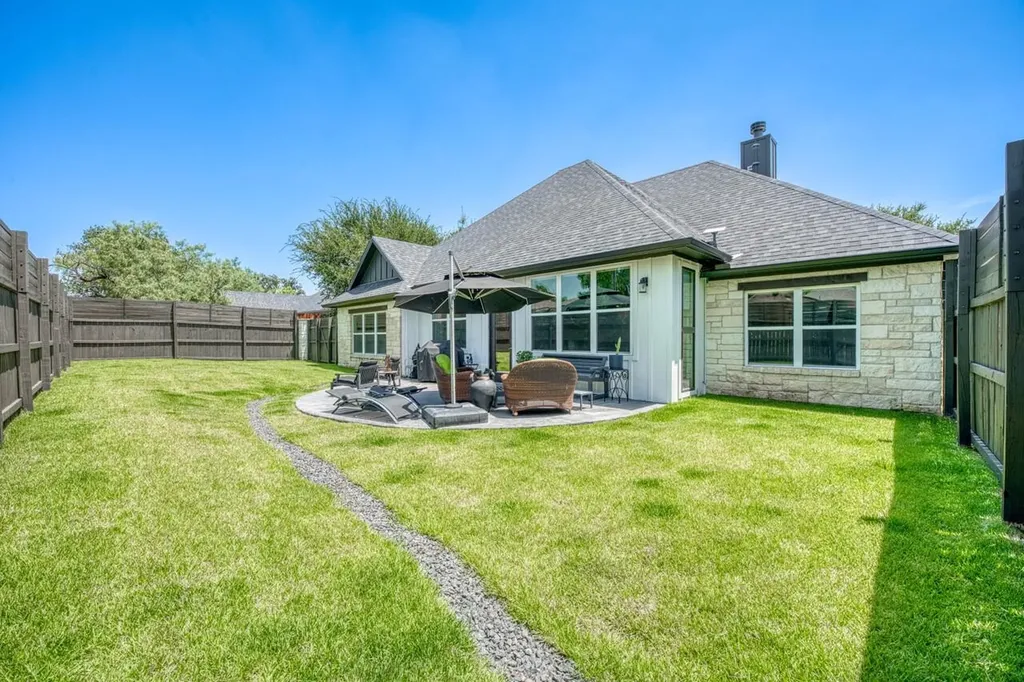108 Lakecliff Drive Kingsland TX 78639