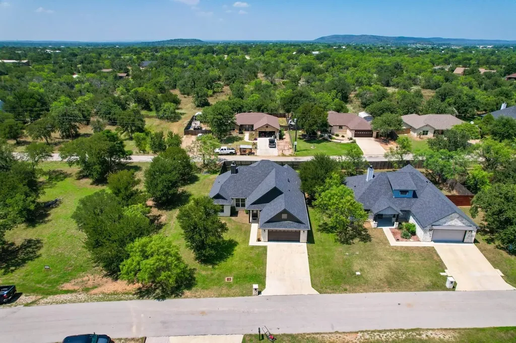 108 Lakecliff Drive Kingsland TX 78639