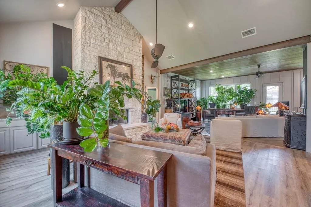 108 Lakecliff Drive Kingsland TX 78639
