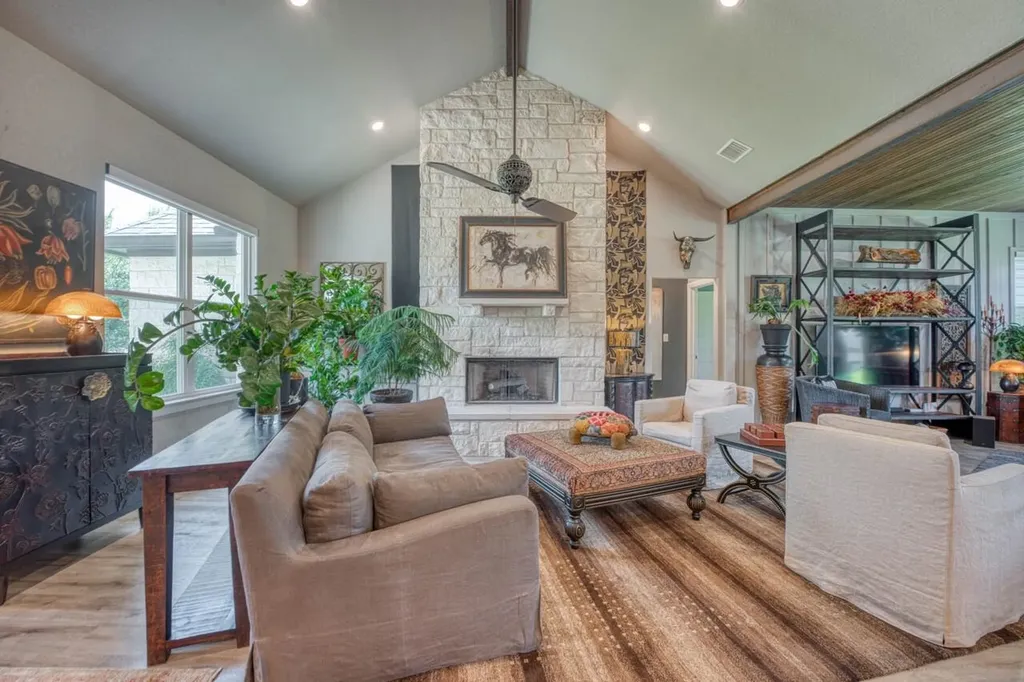 108 Lakecliff Drive Kingsland TX 78639