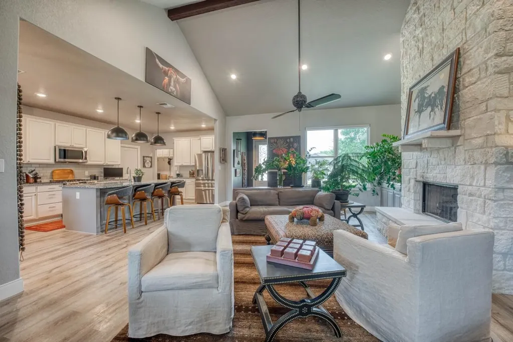 108 Lakecliff Drive Kingsland TX 78639