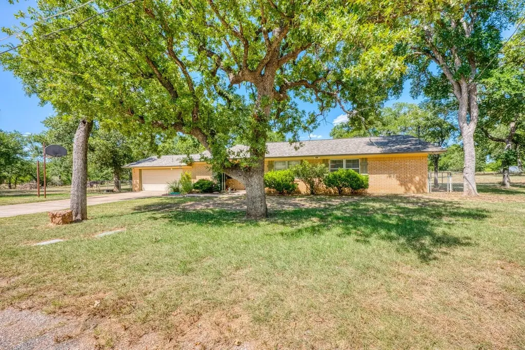 1928 Ridgeview Kingsland TX 78639