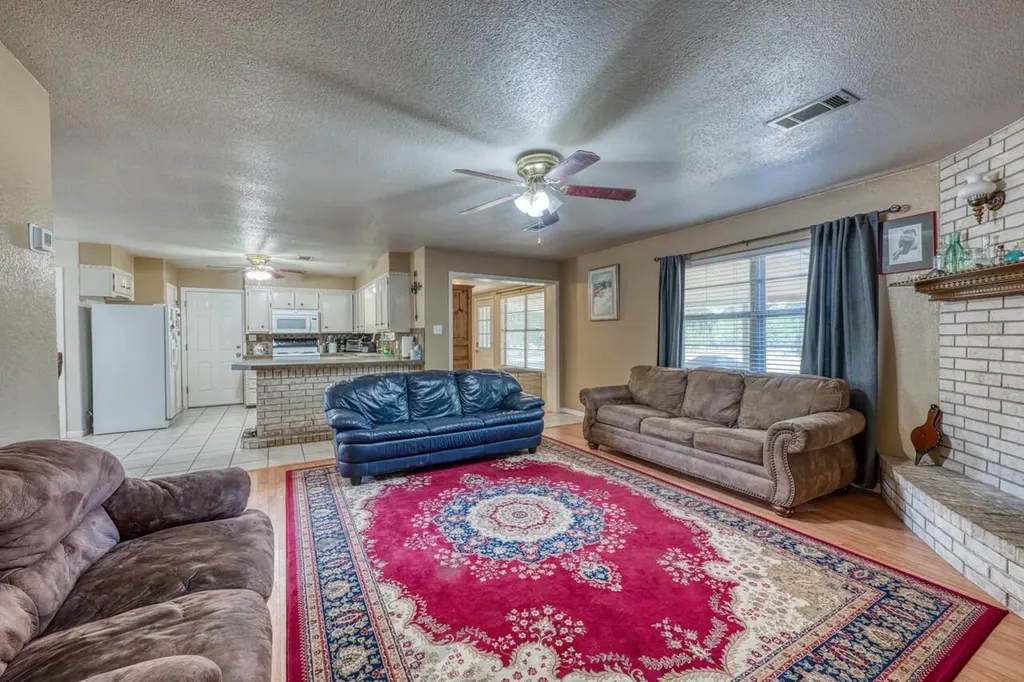 1928 Ridgeview Kingsland TX 78639