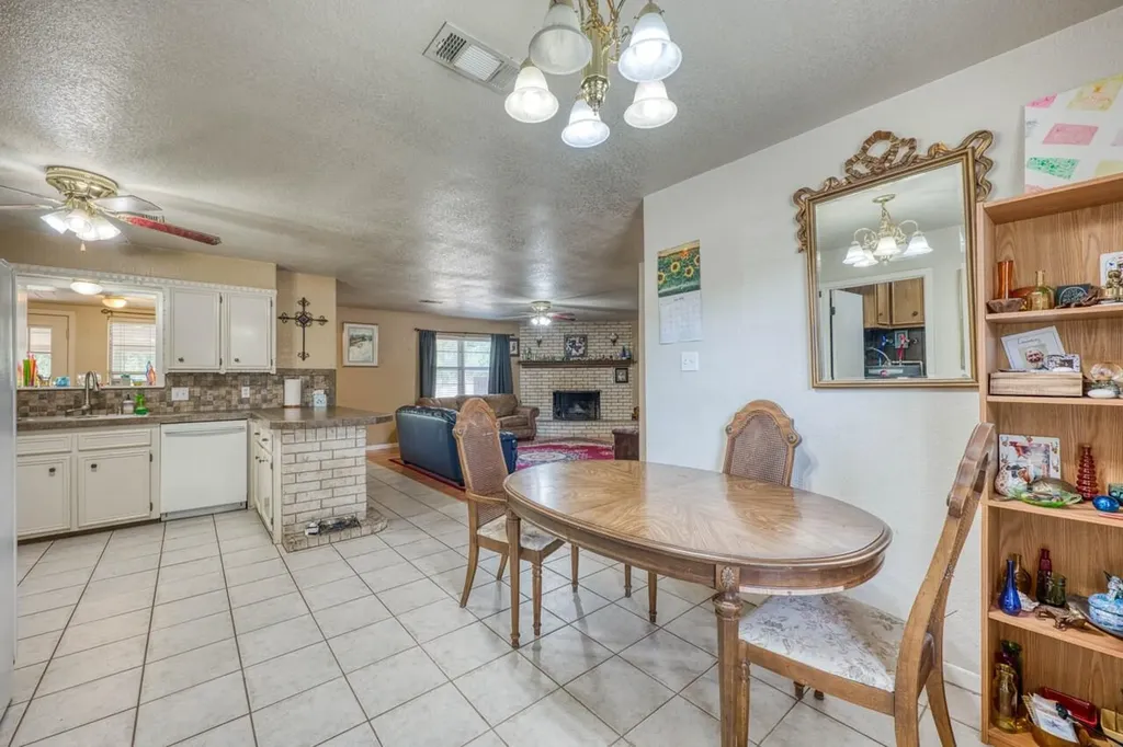 1928 Ridgeview Kingsland TX 78639