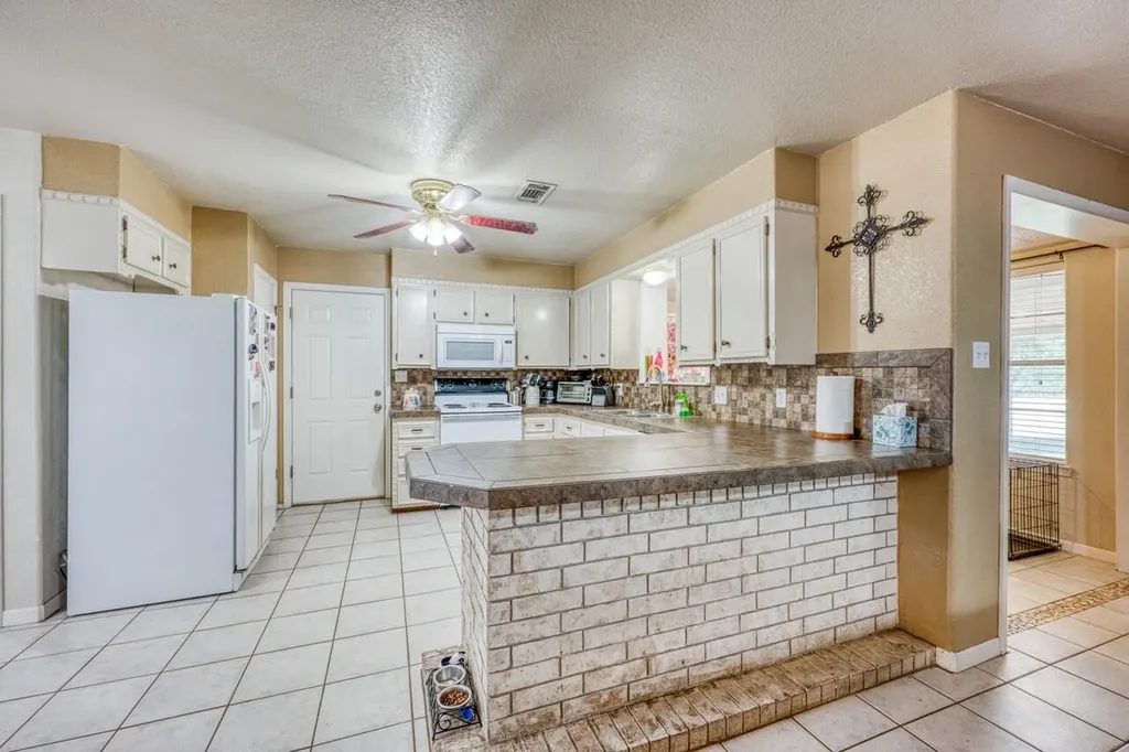 1928 Ridgeview Kingsland TX 78639