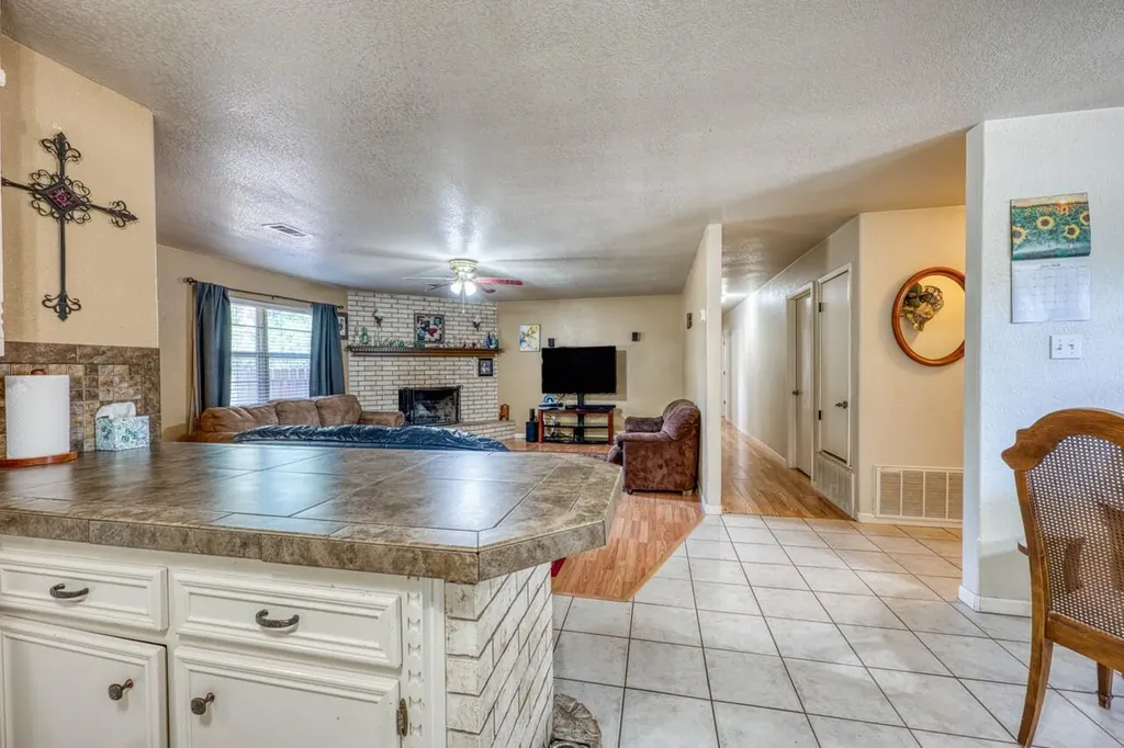1928 Ridgeview Kingsland TX 78639