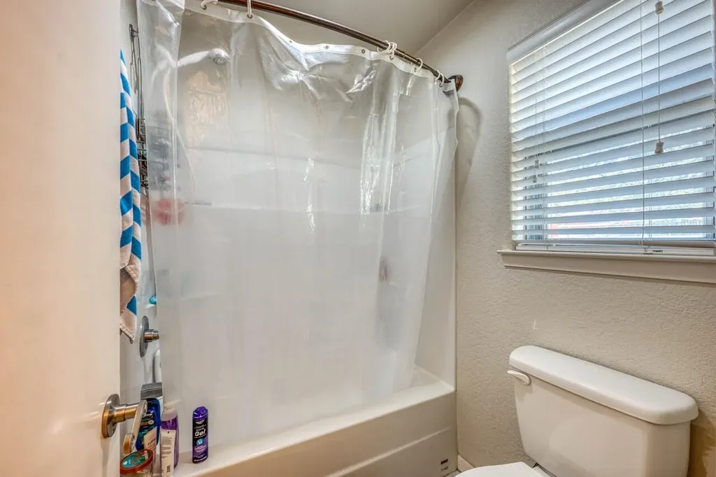 1928 Ridgeview Kingsland TX 78639