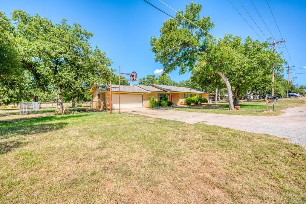 1928 Ridgeview Kingsland TX 78639