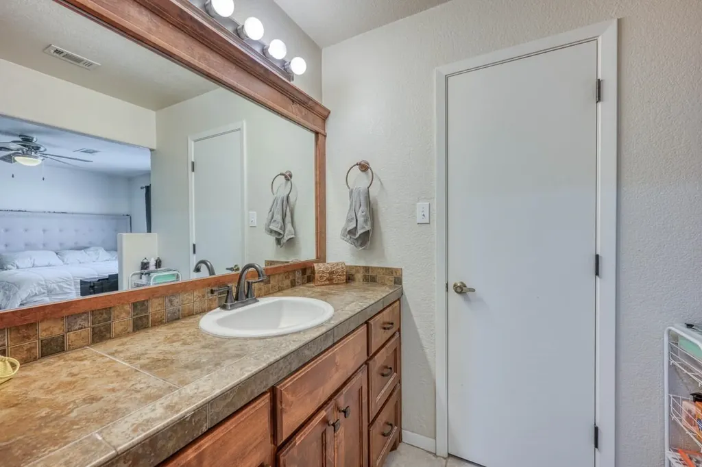 1928 Ridgeview Kingsland TX 78639