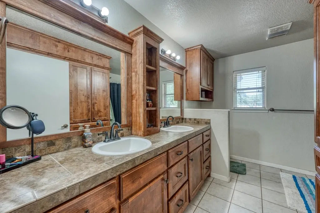 1928 Ridgeview Kingsland TX 78639