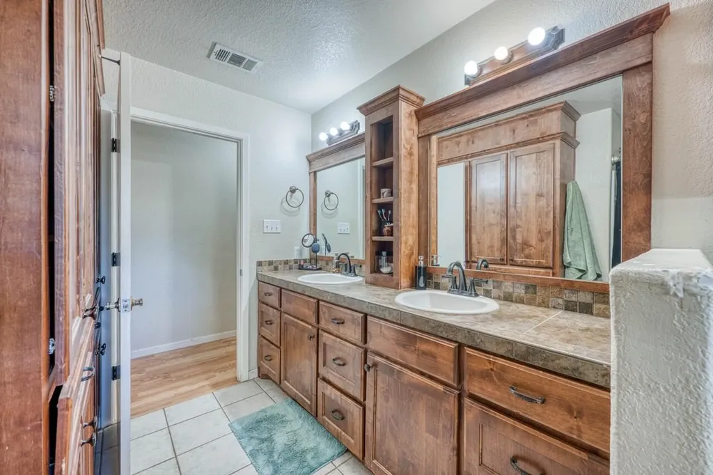 1928 Ridgeview Kingsland TX 78639