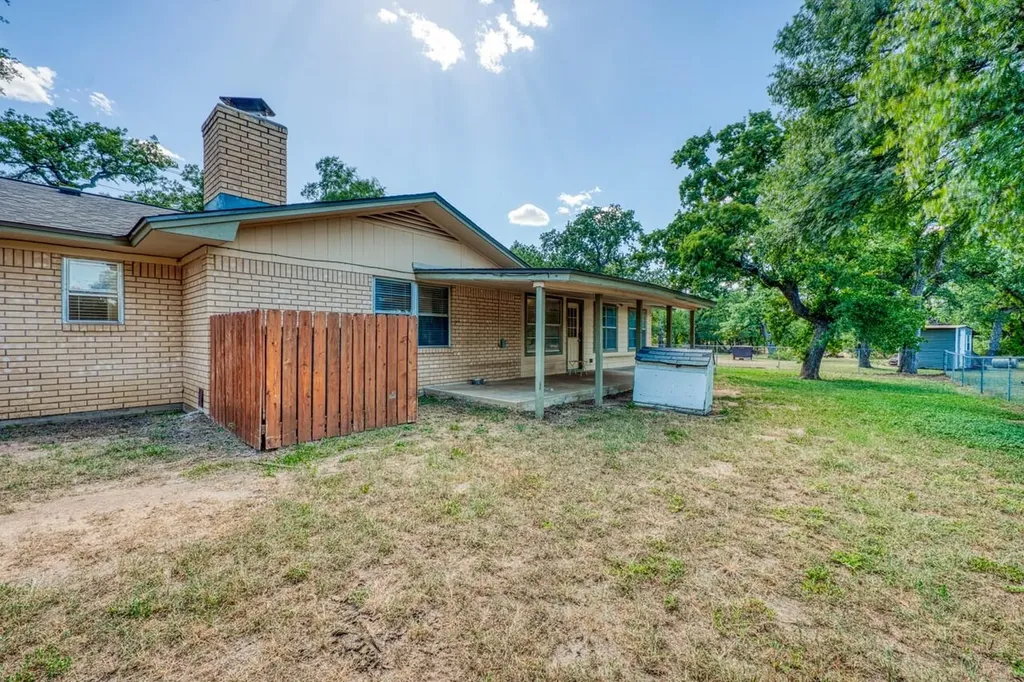 1928 Ridgeview Kingsland TX 78639