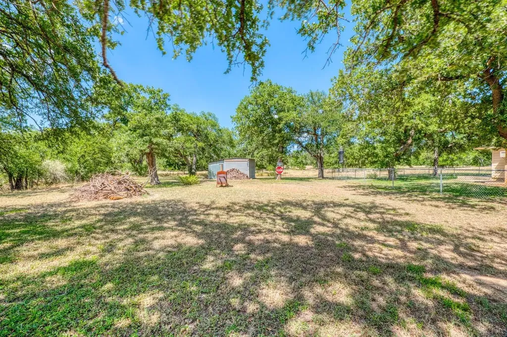1928 Ridgeview Kingsland TX 78639