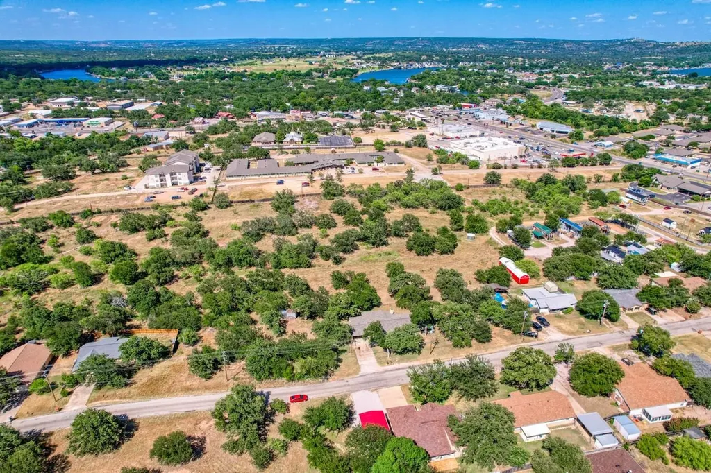 1928 Ridgeview Kingsland TX 78639