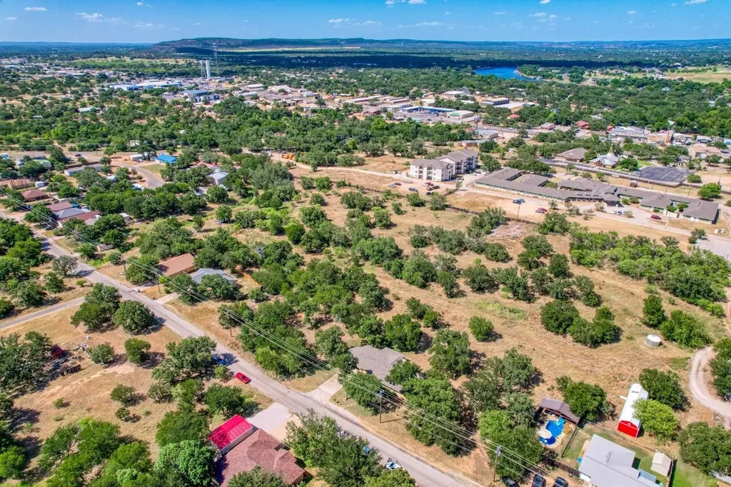1928 Ridgeview Kingsland TX 78639