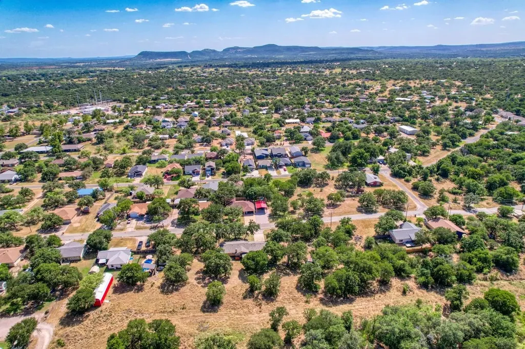 1928 Ridgeview Kingsland TX 78639