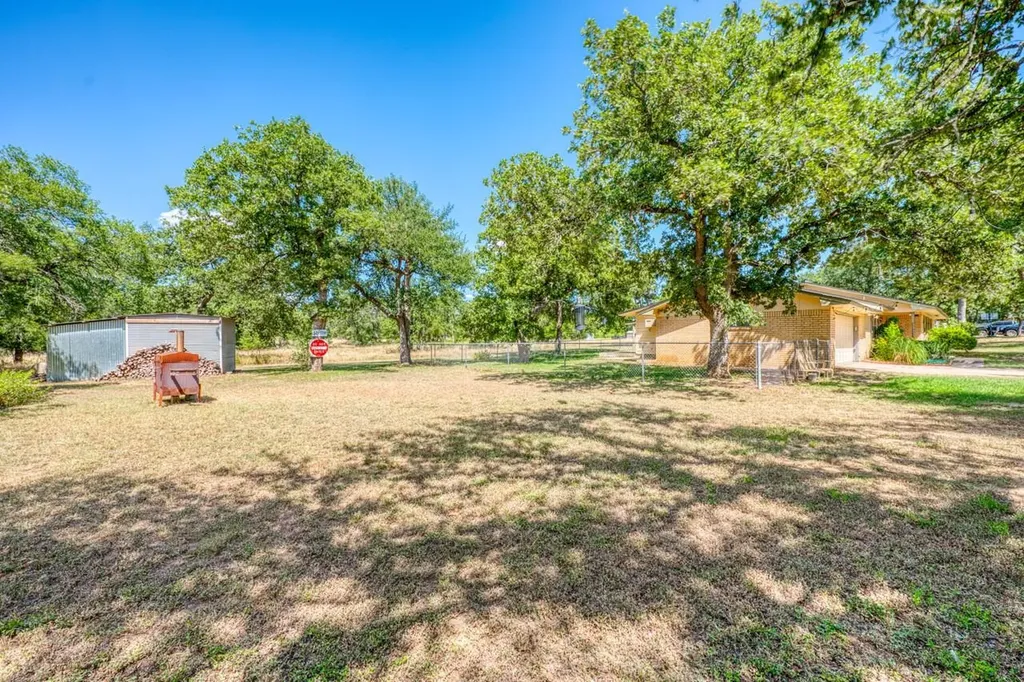 1928 Ridgeview Kingsland TX 78639