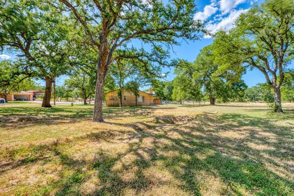 1928 Ridgeview Kingsland TX 78639