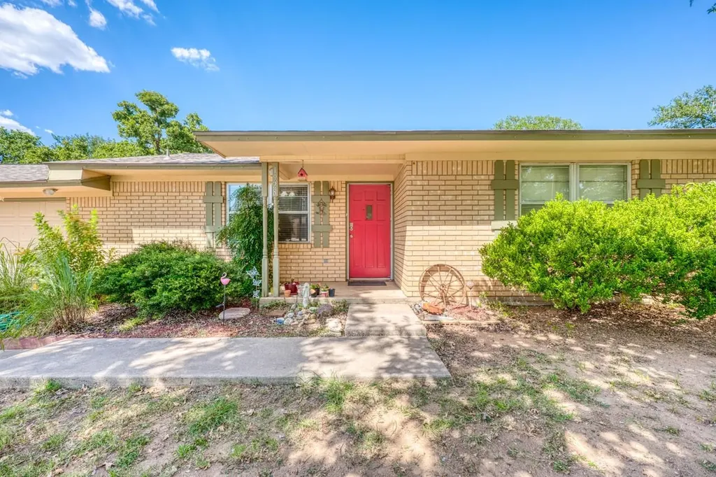 1928 Ridgeview Kingsland TX 78639